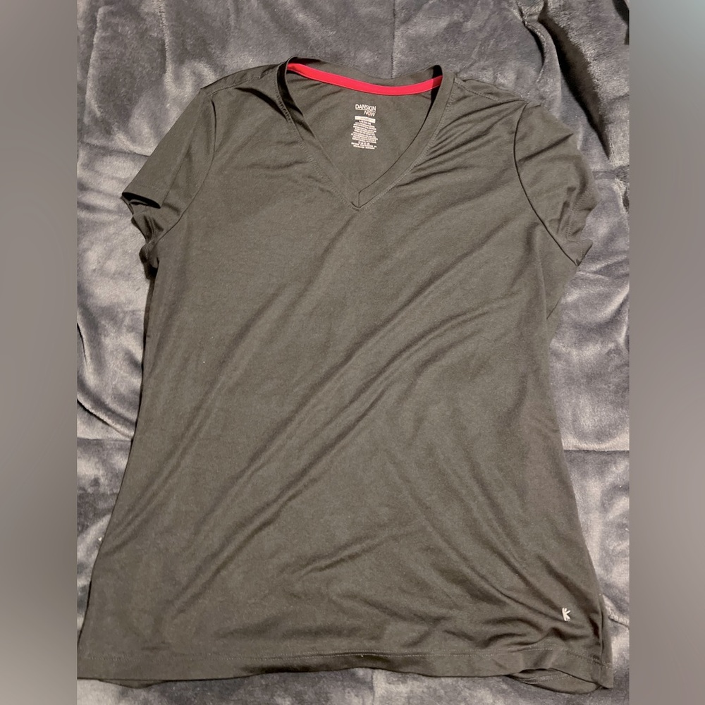 🌼 Workout VNeck Shirt